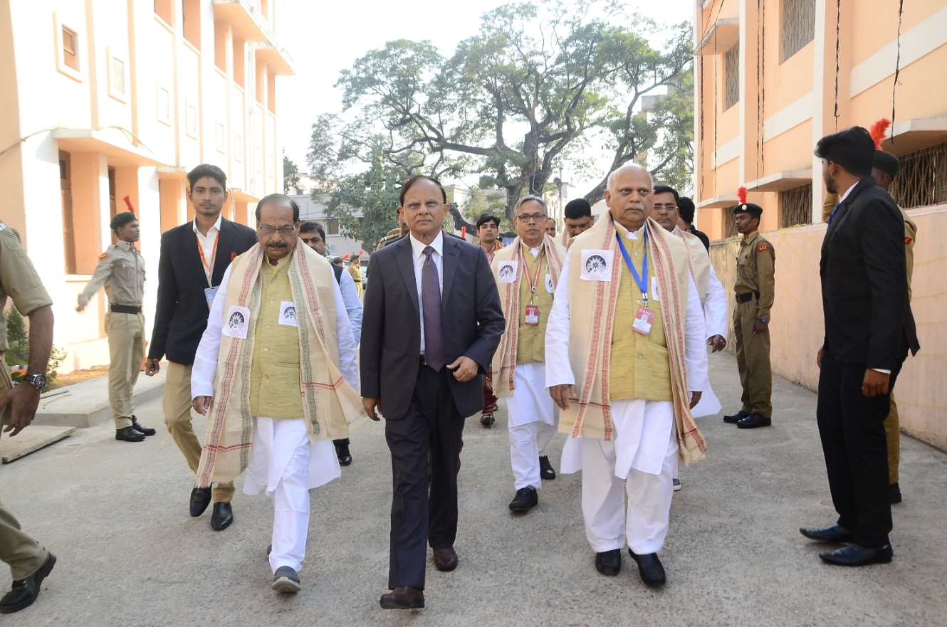 Chief Guest with VC & Member of the Syndicate